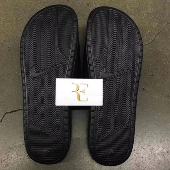 NIKE BENASSI SWOOSH SLIDES NWT - Picture 2 of 4